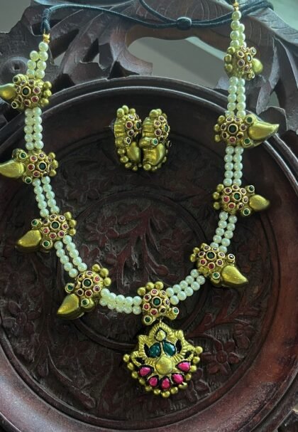 pearl necklace