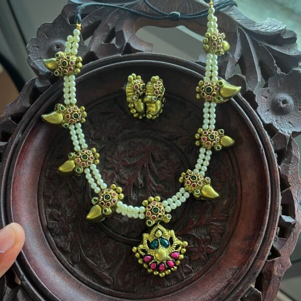 pearl necklace