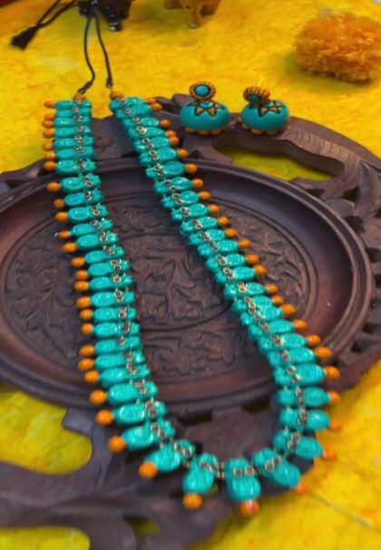 Neckpiece set