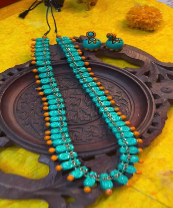 Neckpiece set